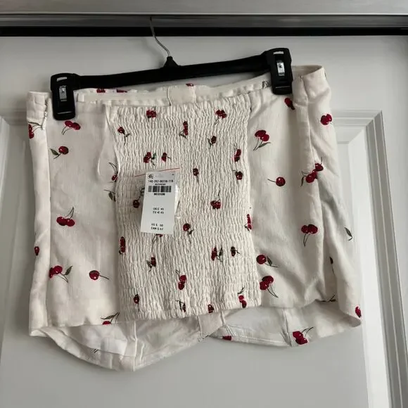 NWT Abercrombie & Fitch Strapless Cropped Tailored Vest Top Cherry Print M - Picture 3 of 9